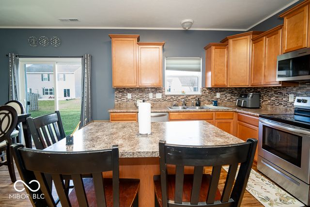 834 Blue Ash Trail, Greenwood, IN 46143