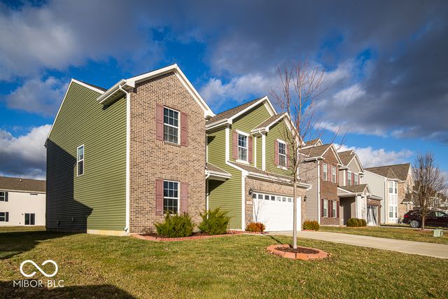 834 Blue Ash Trail, Greenwood, IN 46143