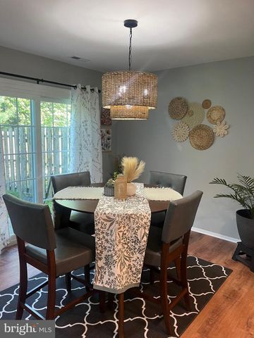 421 JAMESTOWN CT, Mount Laurel, NJ 08054