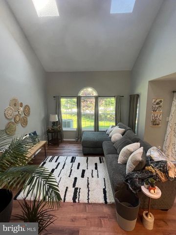 421 JAMESTOWN CT, Mount Laurel, NJ 08054