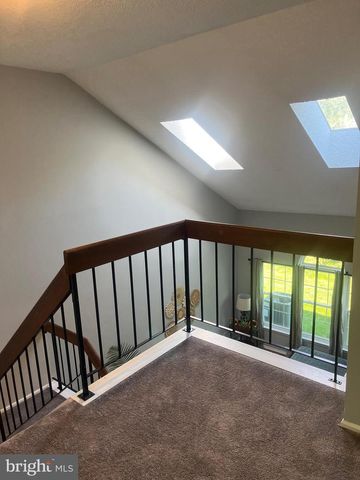 421 JAMESTOWN CT, Mount Laurel, NJ 08054