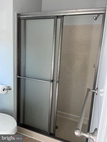 421 JAMESTOWN CT, Mount Laurel, NJ 08054