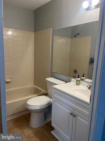 421 JAMESTOWN CT, Mount Laurel, NJ 08054