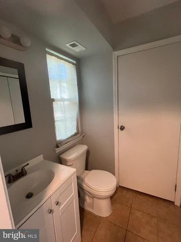 421 JAMESTOWN CT, Mount Laurel, NJ 08054