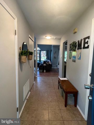 421 JAMESTOWN CT, Mount Laurel, NJ 08054