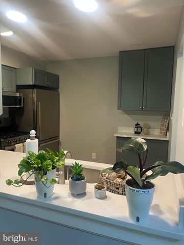 421 JAMESTOWN CT, Mount Laurel, NJ 08054