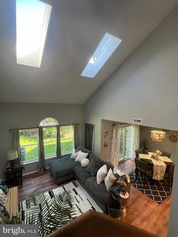 421 JAMESTOWN CT, Mount Laurel, NJ 08054