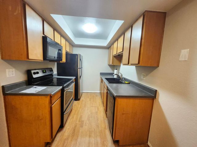 1336 E Mountain View Road Unit 204, Phoenix, AZ 85020