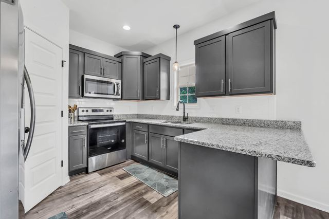 1381 Sussex Dr, Clarksville, TN 37042