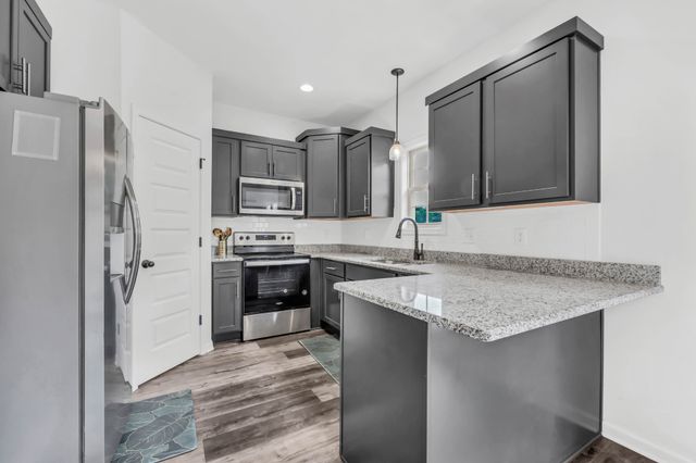 1381 Sussex Dr, Clarksville, TN 37042