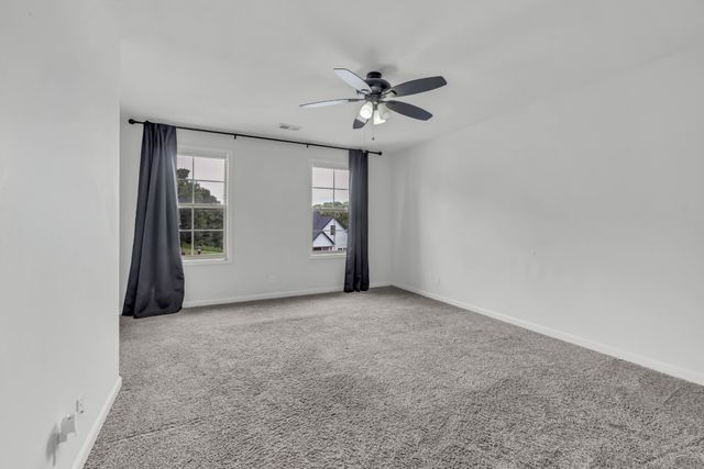 1381 Sussex Dr, Clarksville, TN 37042