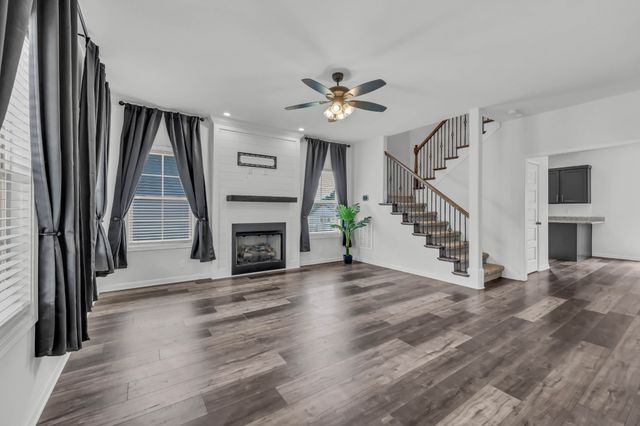 1381 Sussex Dr, Clarksville, TN 37042