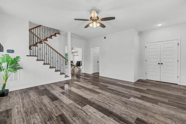1381 Sussex Dr, Clarksville, TN 37042