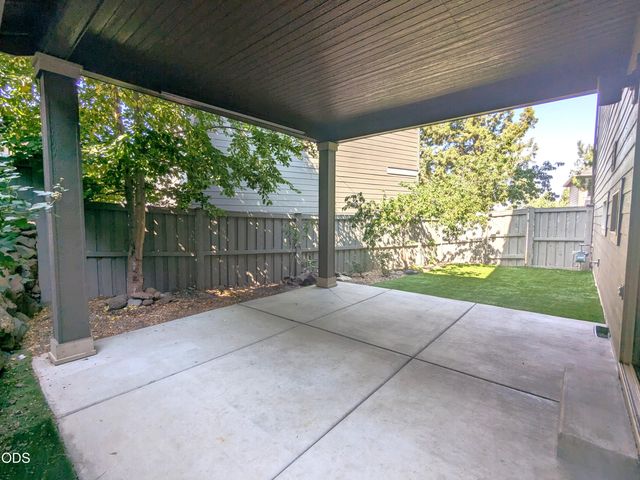 2337 NW Debron Lane, Bend, OR 97703