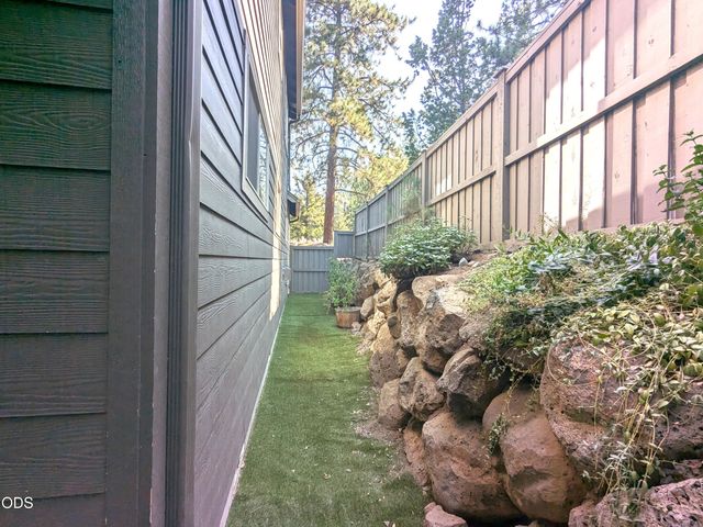 2337 NW Debron Lane, Bend, OR 97703