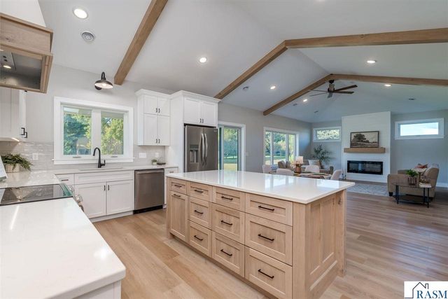 1720 High Tail Lane, Mankato, MN 56001