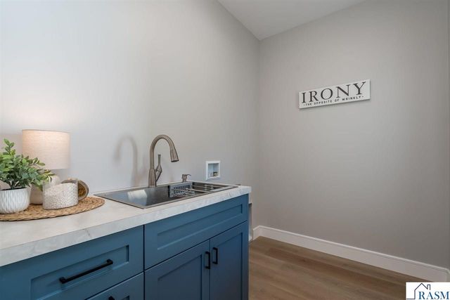 1720 High Tail Lane, Mankato, MN 56001