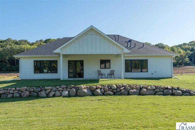 1720 High Tail Lane, Mankato, MN 56001