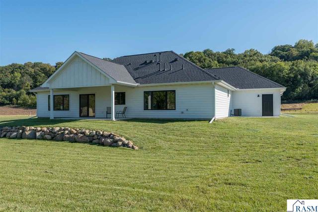 1720 High Tail Lane, Mankato, MN 56001