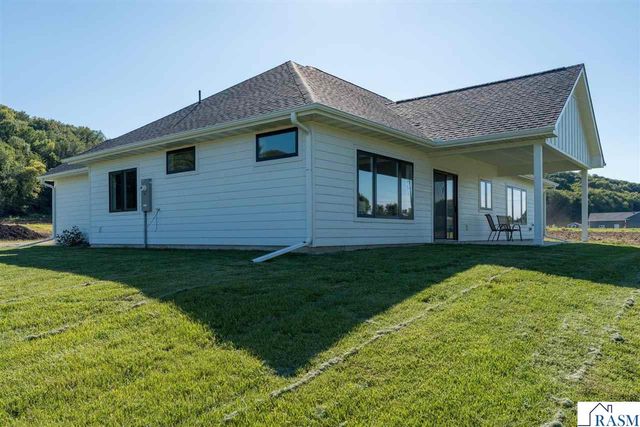 1720 High Tail Lane, Mankato, MN 56001