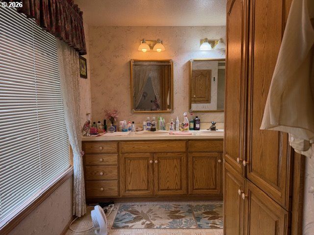 1344 REGENCY Dr, Eugene, OR 97401