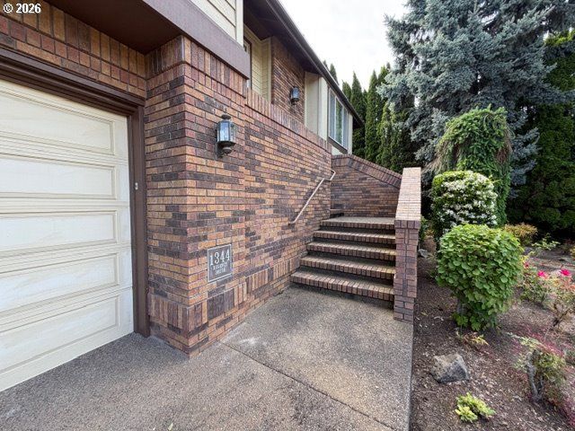 1344 REGENCY Dr, Eugene, OR 97401