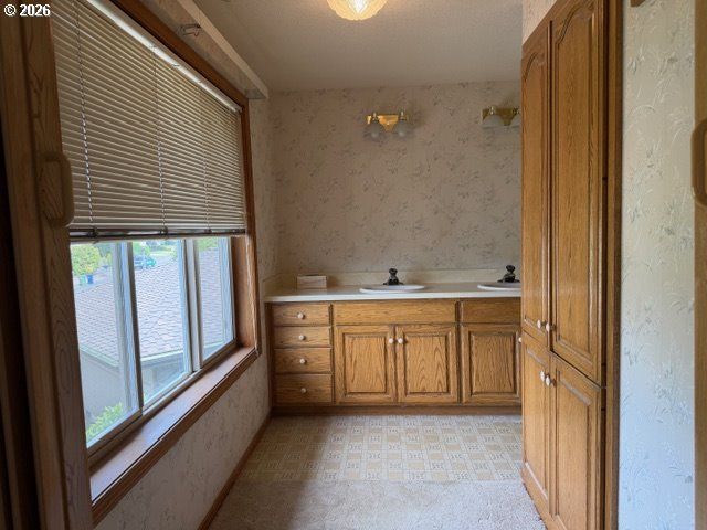1344 REGENCY Dr, Eugene, OR 97401