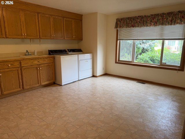 1344 REGENCY Dr, Eugene, OR 97401