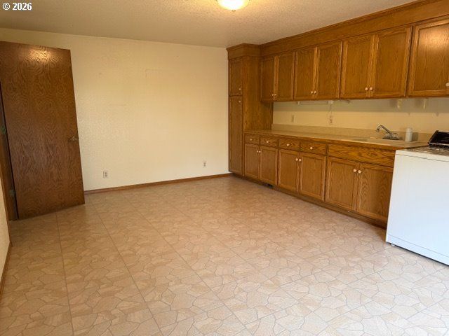 1344 REGENCY Dr, Eugene, OR 97401