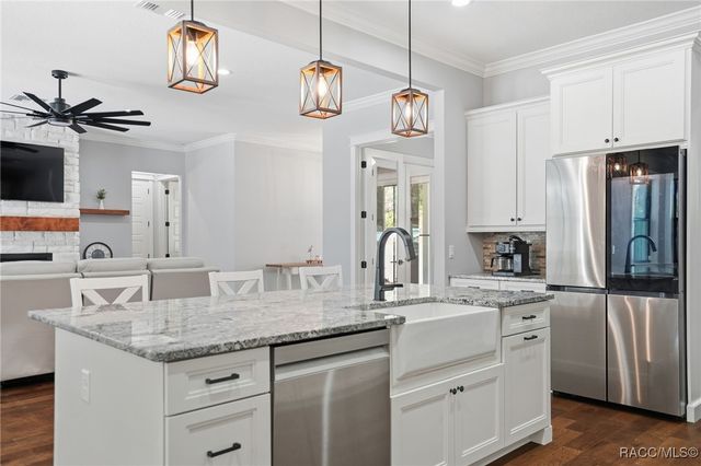 6229 W Pine Ridge Boulevard, Beverly Hills, FL 34465