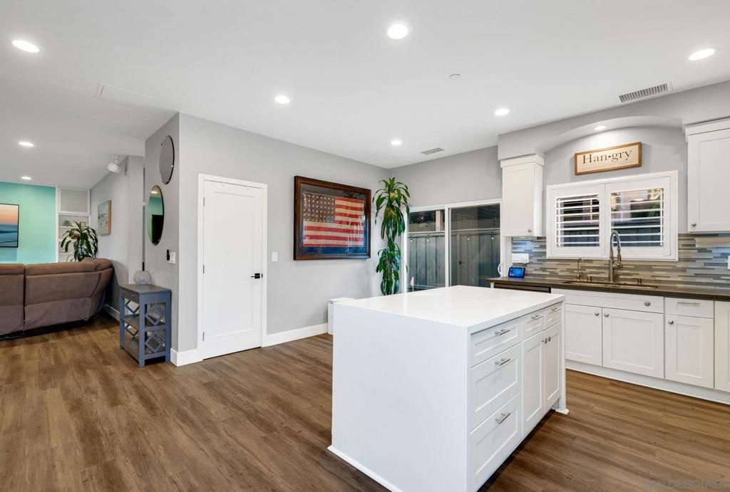 Image 11 of property listing at 571 Delaware, Imperial Beach, CA 91932