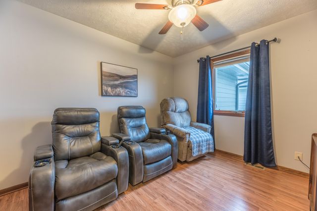 5112 WAGONS WAY Road, Council Bluffs, IA 51501