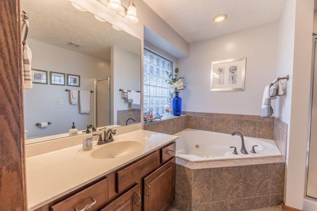 5112 WAGONS WAY Road, Council Bluffs, IA 51501