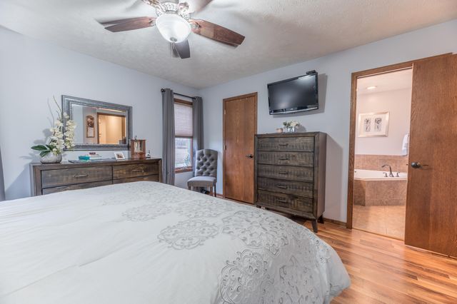 5112 WAGONS WAY Road, Council Bluffs, IA 51501