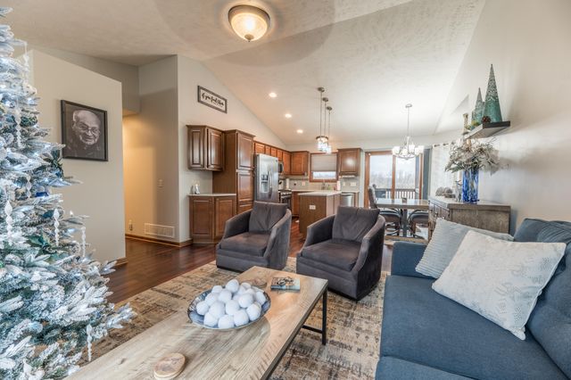 5112 WAGONS WAY Road, Council Bluffs, IA 51501