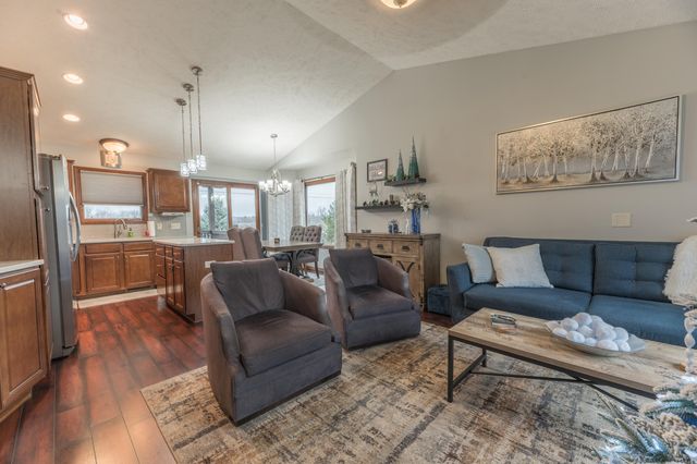 5112 WAGONS WAY Road, Council Bluffs, IA 51501