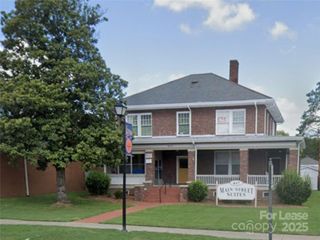 417 E Main Street 202, Lincolnton, NC 28092