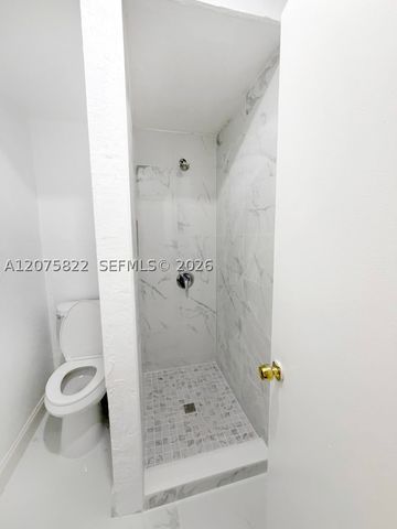 601 NE 180th St B, Miami, FL 33162