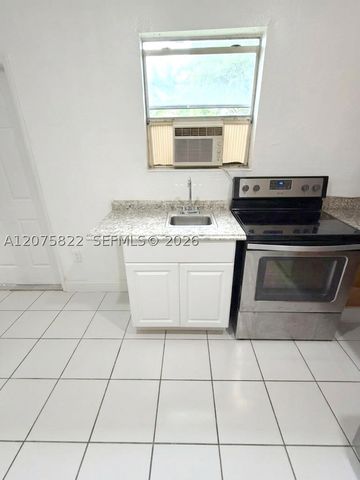601 NE 180th St B, Miami, FL 33162