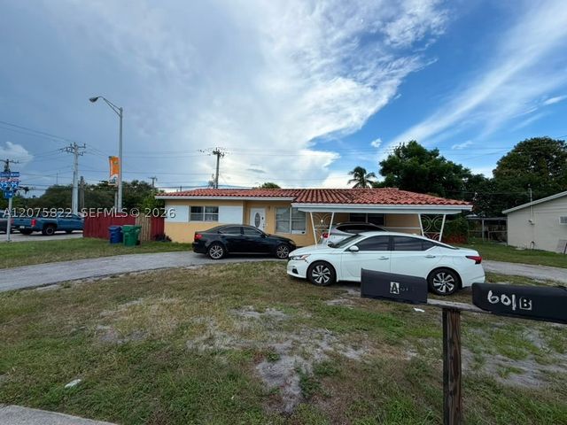 601 NE 180th St B, Miami, FL 33162