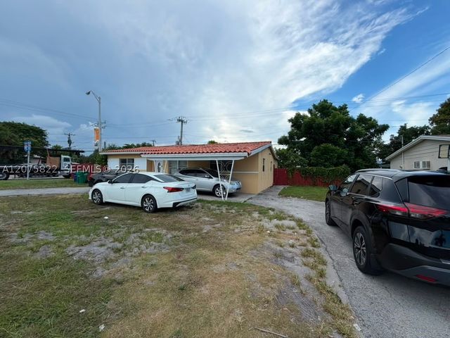 601 NE 180th St B, Miami, FL 33162