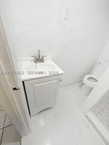601 NE 180th St B, Miami, FL 33162