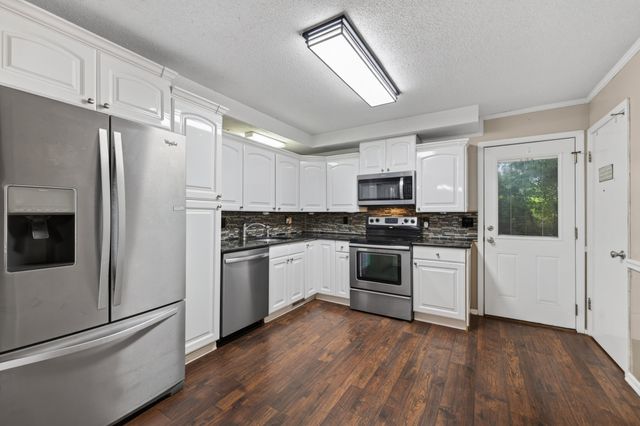 700 Dean Rd, Clarksville, TN 37040