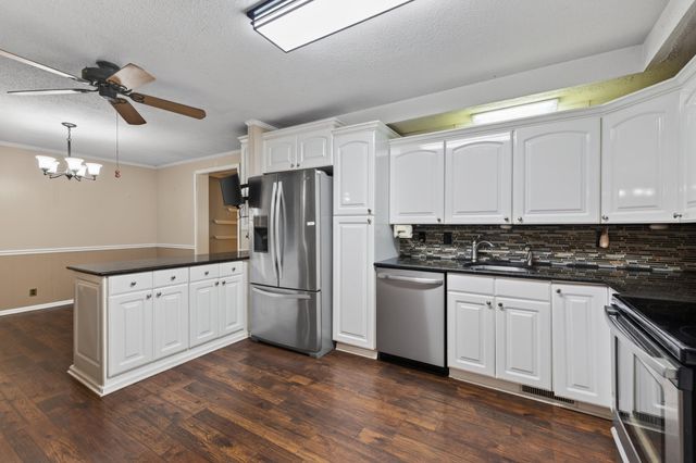 700 Dean Rd, Clarksville, TN 37040