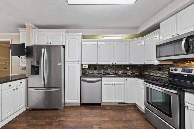 700 Dean Rd, Clarksville, TN 37040