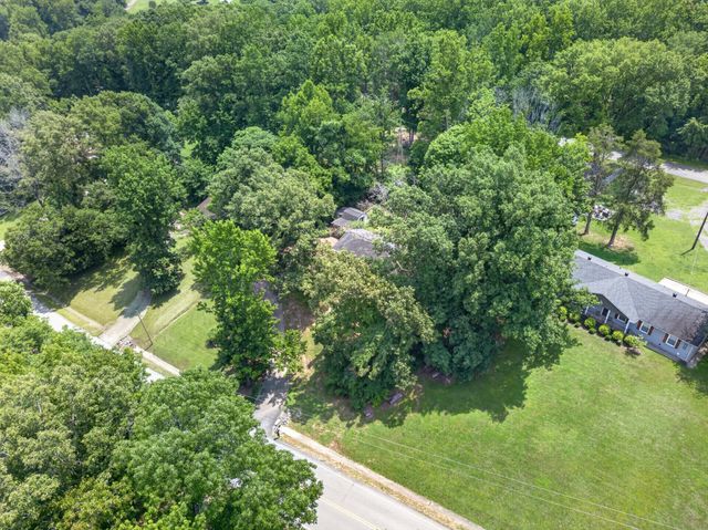700 Dean Rd, Clarksville, TN 37040