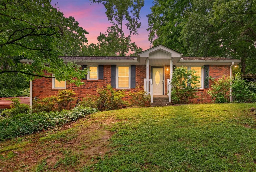 700 Dean Rd, Clarksville, TN 37040