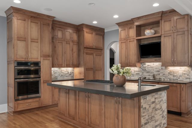 1 Warwick Ln, Nashville, TN 37205