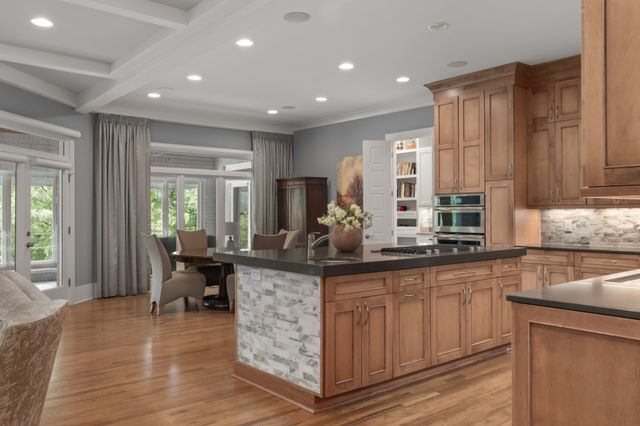 1 Warwick Ln, Nashville, TN 37205