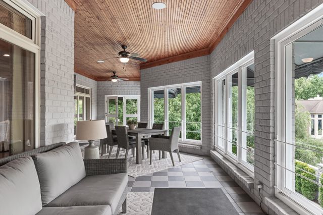 1 Warwick Ln, Nashville, TN 37205